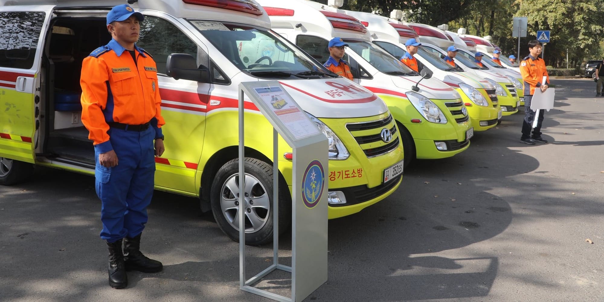 Кыргызстан получил от Кореи спецодежду, 20 тысяч СИЗ и технику для МЧС