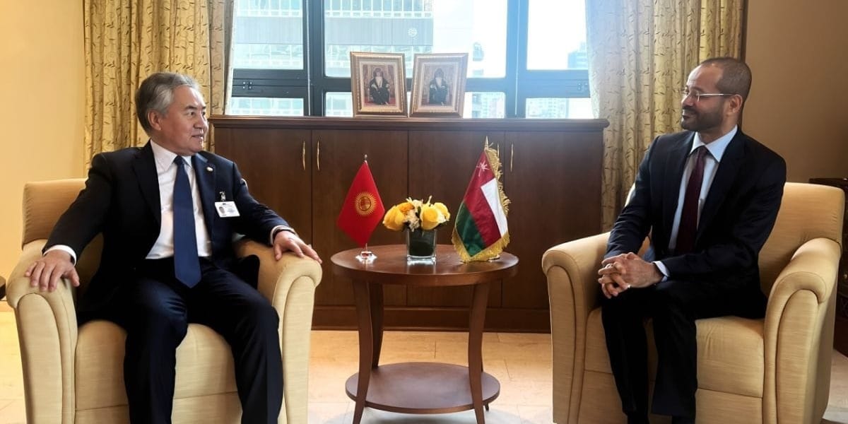 КР и Оман освободили от виз владельцев дипломатических, служебных и спецпаспортов