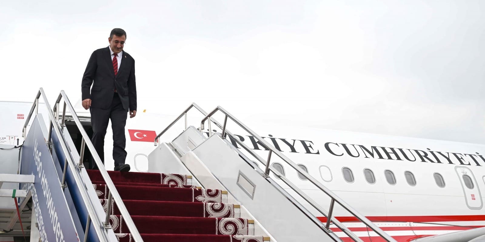 В КР с официальным визитом прибыл вице-президент Турции Джевдет Йылмаз