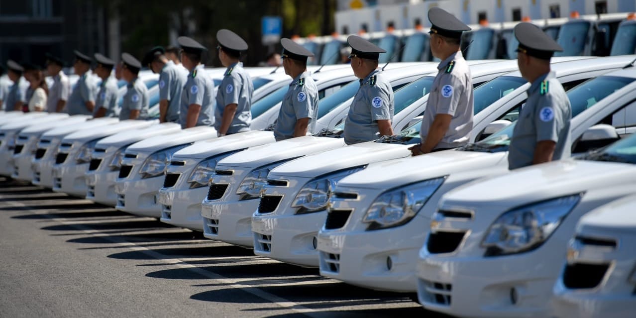 Мэр Бишкека передал 75 единиц спецтехники и автомобилей муниципальным предприятиям