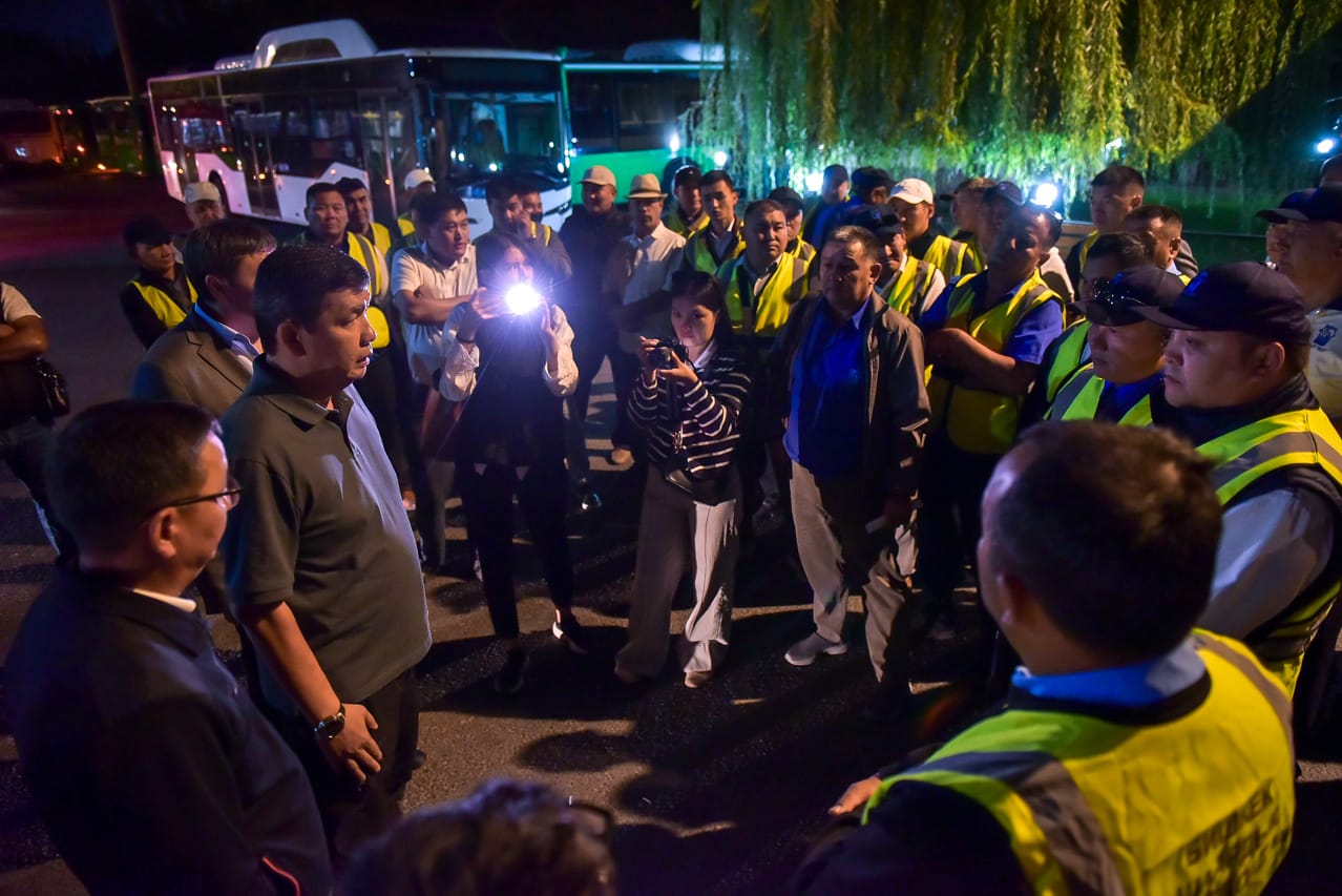 В День знаний мэр Бишкека провел инструктаж для водителей городских автобусов
