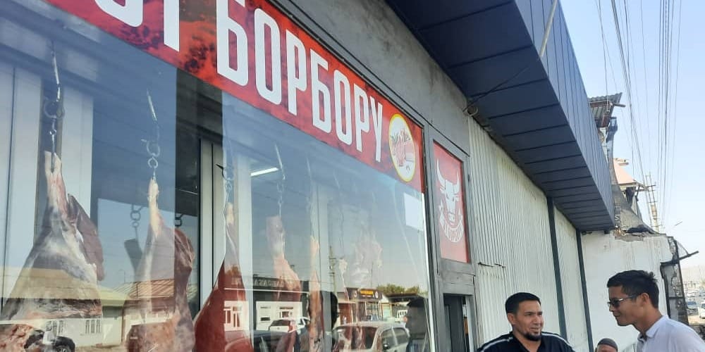 Госантимонополия проверила мясные ряды в Оше: один продавец оштрафован