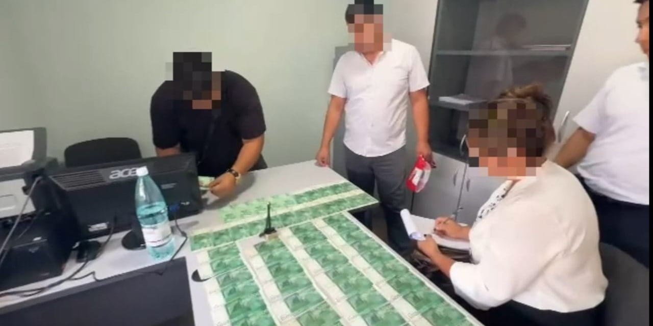 В школах Джалал-Абадской области выявлены поборы и взятки — директора уволены