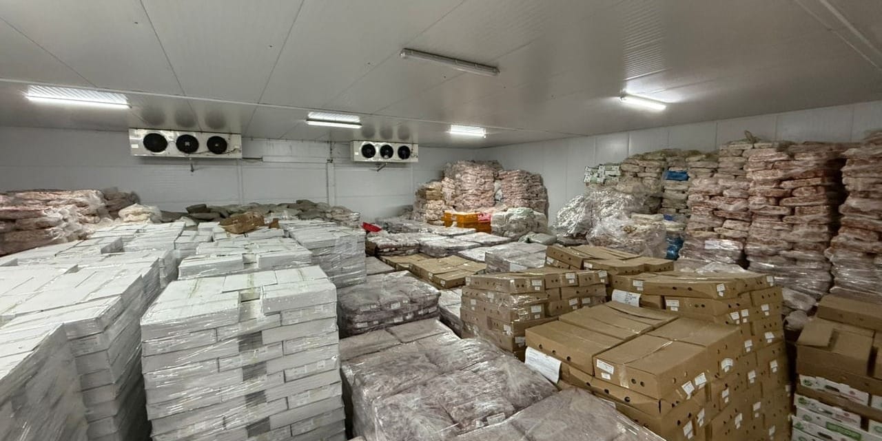 В Кыргызстан поставляли просрочку и продавали как местные продукты: ГКНБ пресек схему