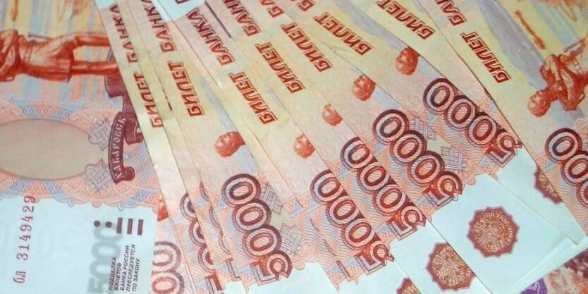 Минсоцтруда помогло 16 кыргызстанцам в России взыскать 3.6 млн рублей долгов по зарплате