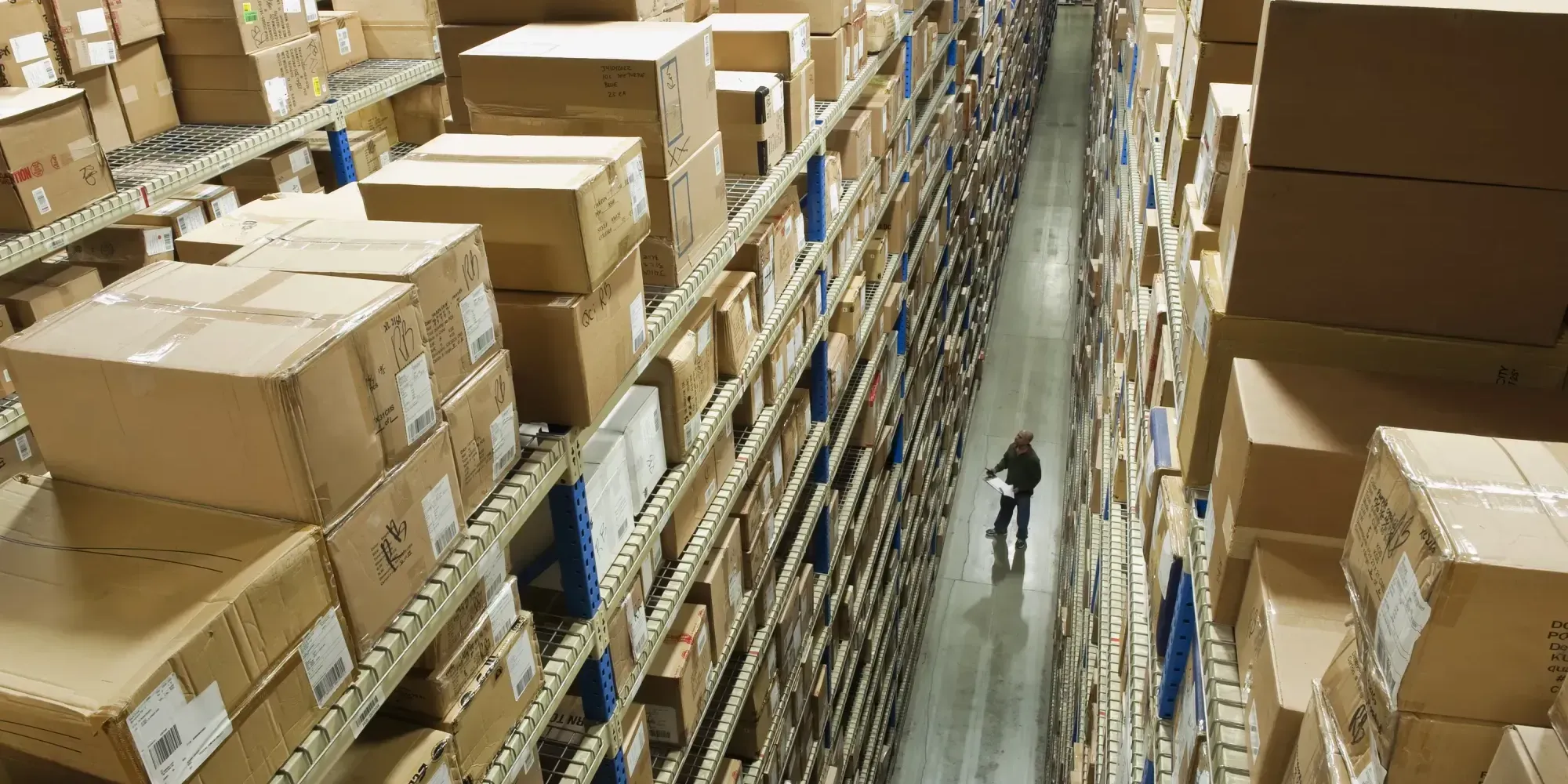 Запасы товарно-материальных ценностей предприятий в КР выросли до 560 млрд сомов