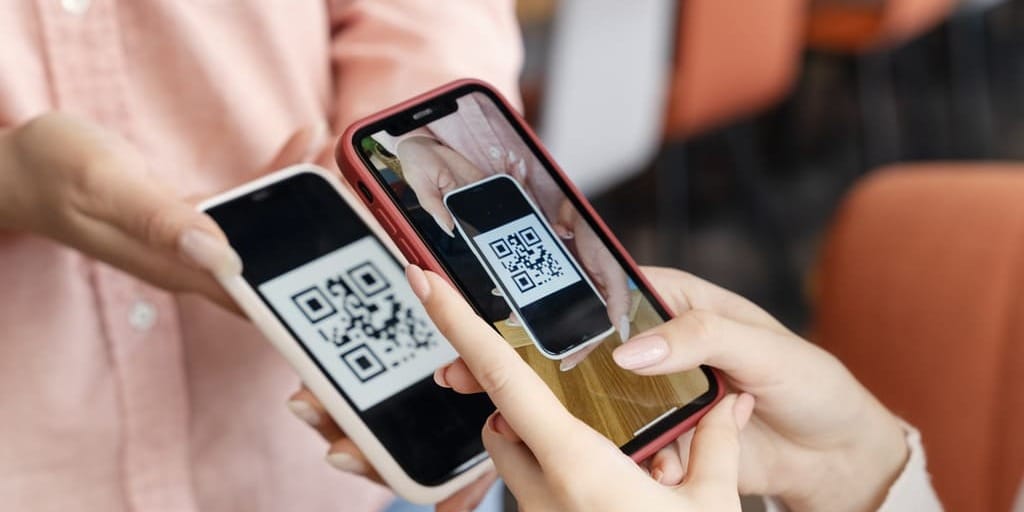 За год объем QR-оплат в Кыргызстане вырос до 25.7 млрд сомов