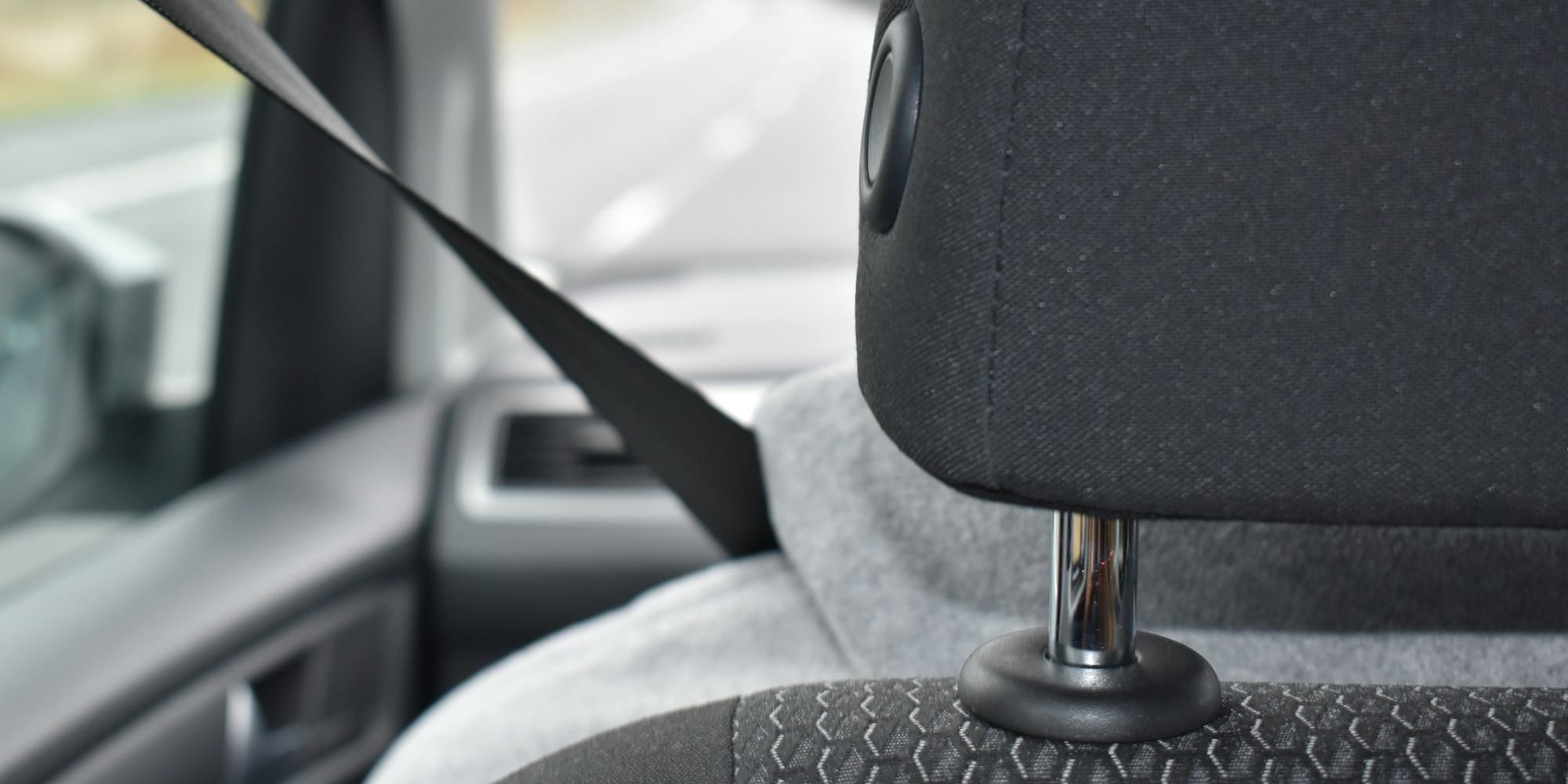 В КР с 1 октября камеры начнут фиксировать непристегнутых водителей и пассажиров