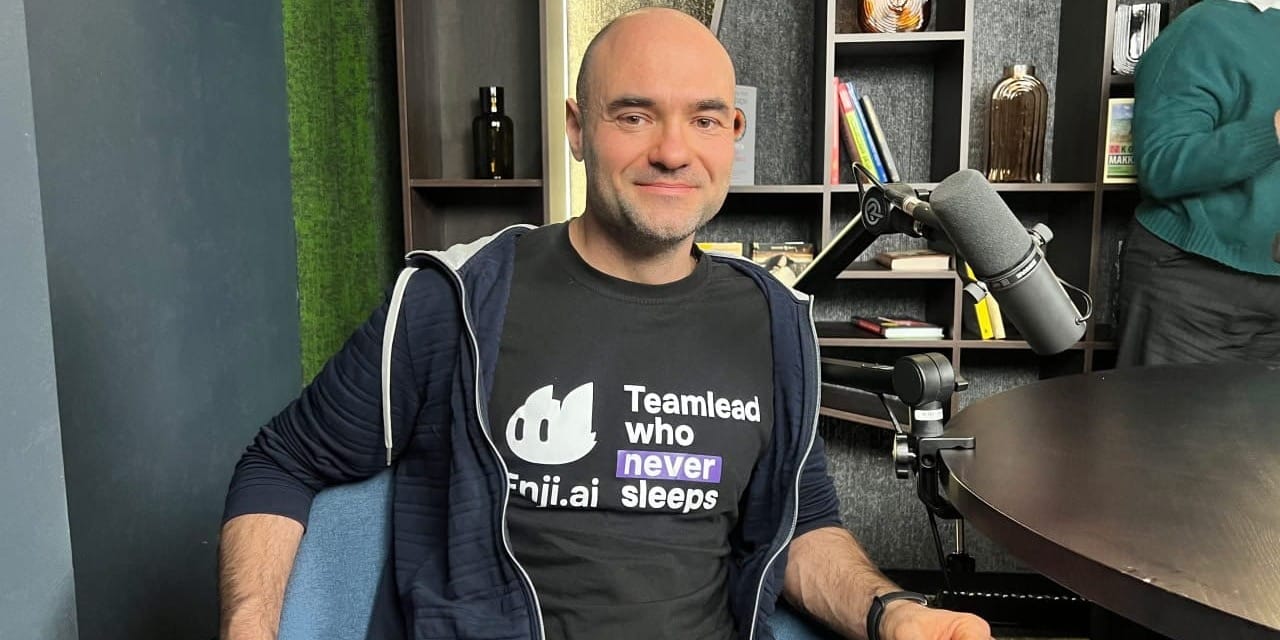 Трусики жоқ шұлықтағы эротикалық қыздар