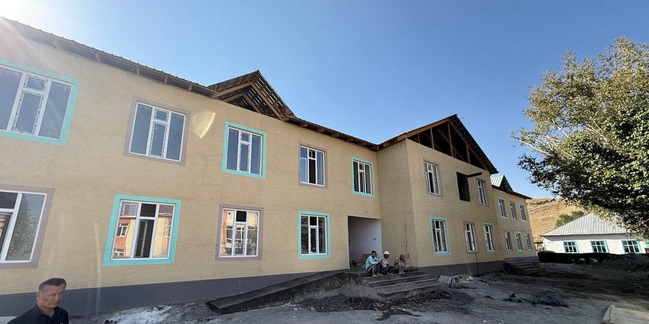 В Джалал-Абадской области завершают строительство детсада за 62 млн сомов