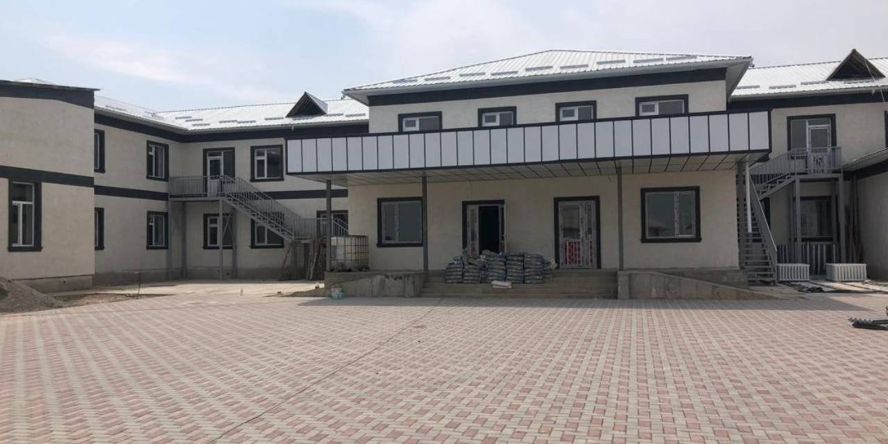 В Кара-Сууйском районе завершается строительство школы за 105 млн сомов