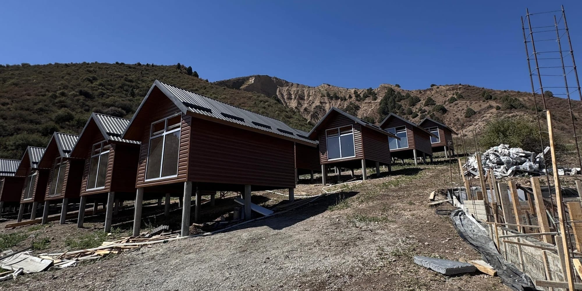 В Ошской области приостановили строительство туристического центра: выявлены нарушения