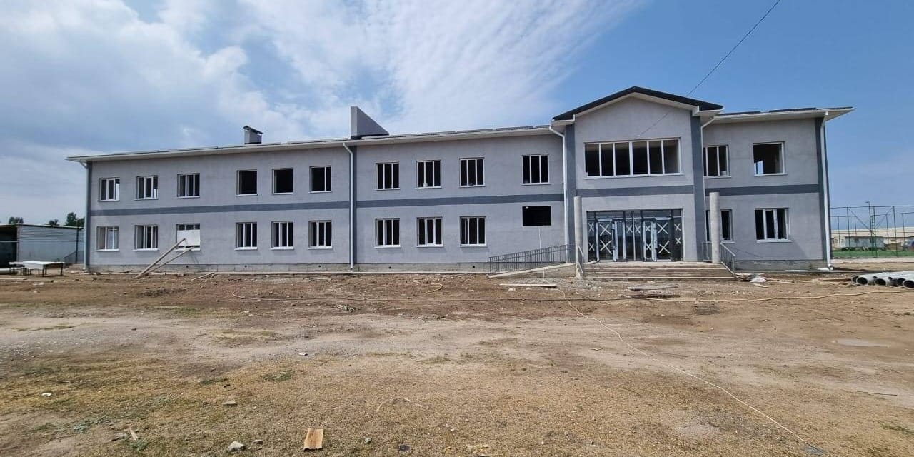 В селе Ынтымак в Иссык-Кульской области строят школу на 150 учеников