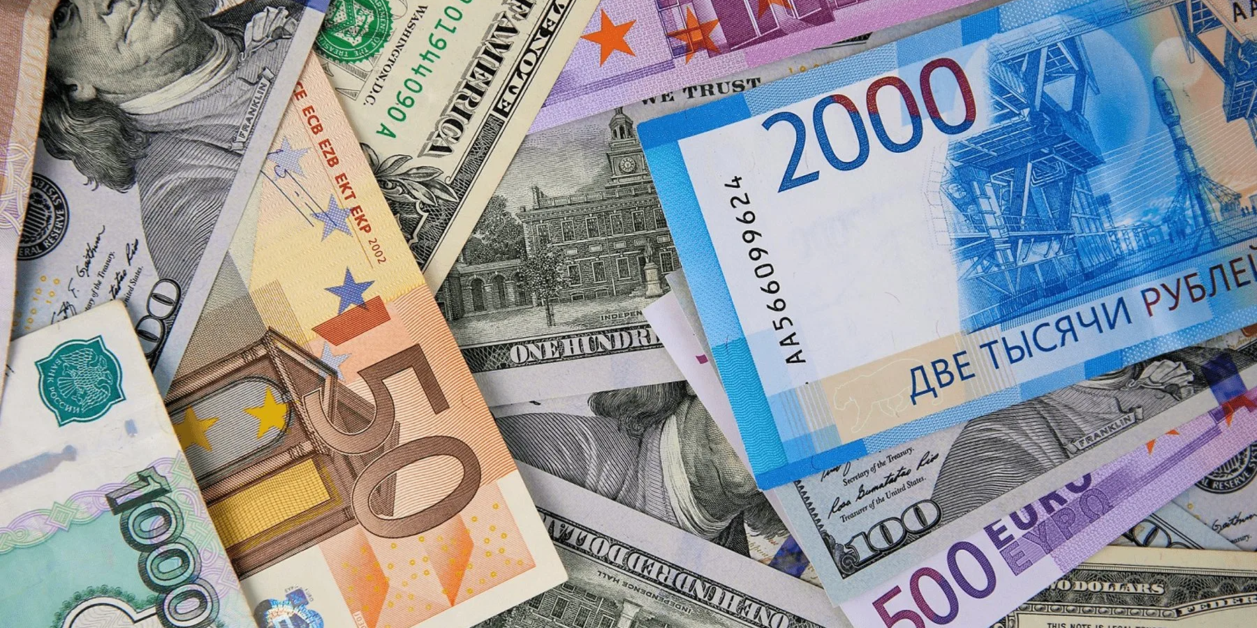 Сколько стоят основные валюты в обменках Бишкека и комбанках КР? Актуальный курс на 2 октября