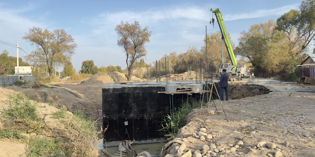 В Бишкеке на три недели перекрыли улицу Талды-Суу — будут строить коллектор