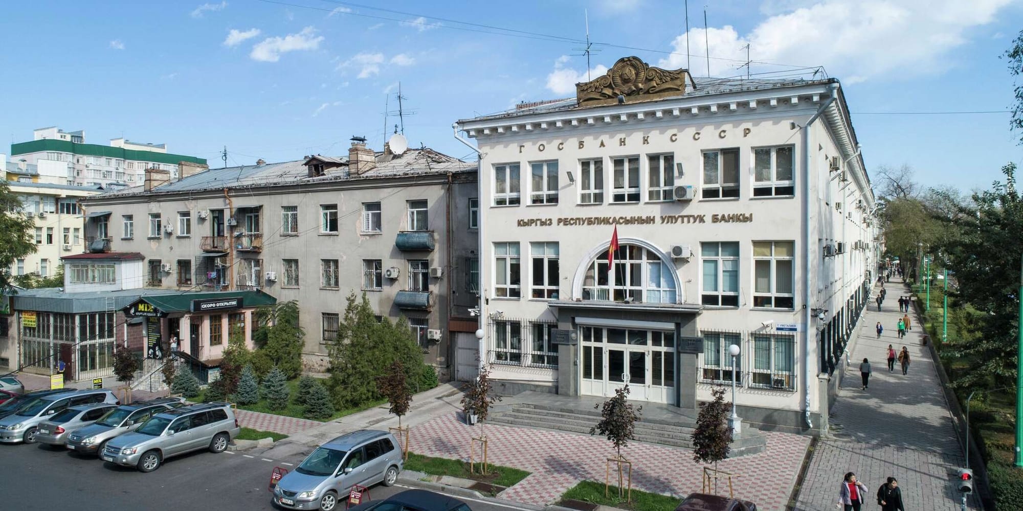 Нацбанк приостановил лицензию обменки «Мурас Профи» в Бишкеке