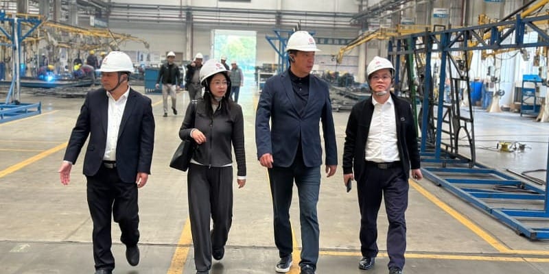 Мэр Бишкека посетил завод по производству электробусов в Китае