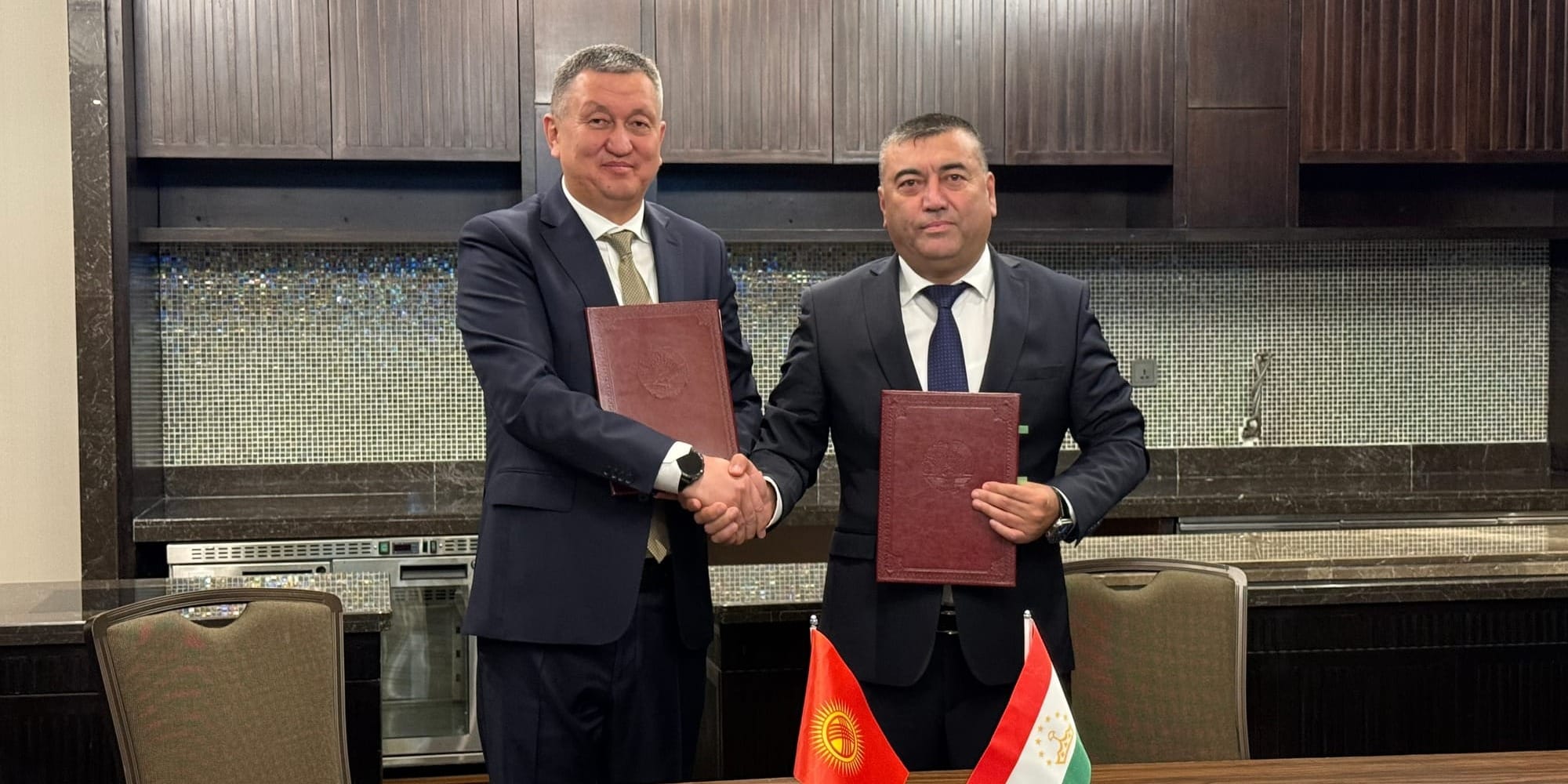 КР и Таджикистан провели первое заседании комиссии по водным ресурсам