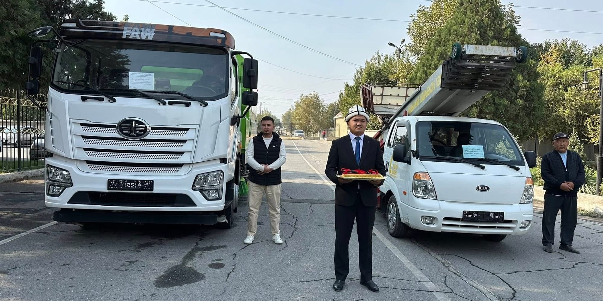 Мэрия Кызыл-Кии получила спецтехнику на сумму свыше 6.5 млн сомов