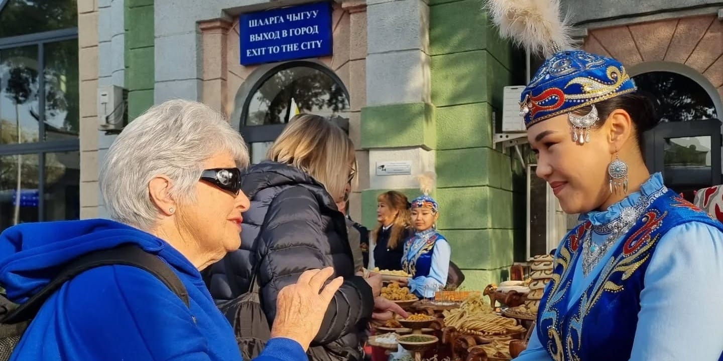 В Бишкек прибыл туристический поезд из Германии