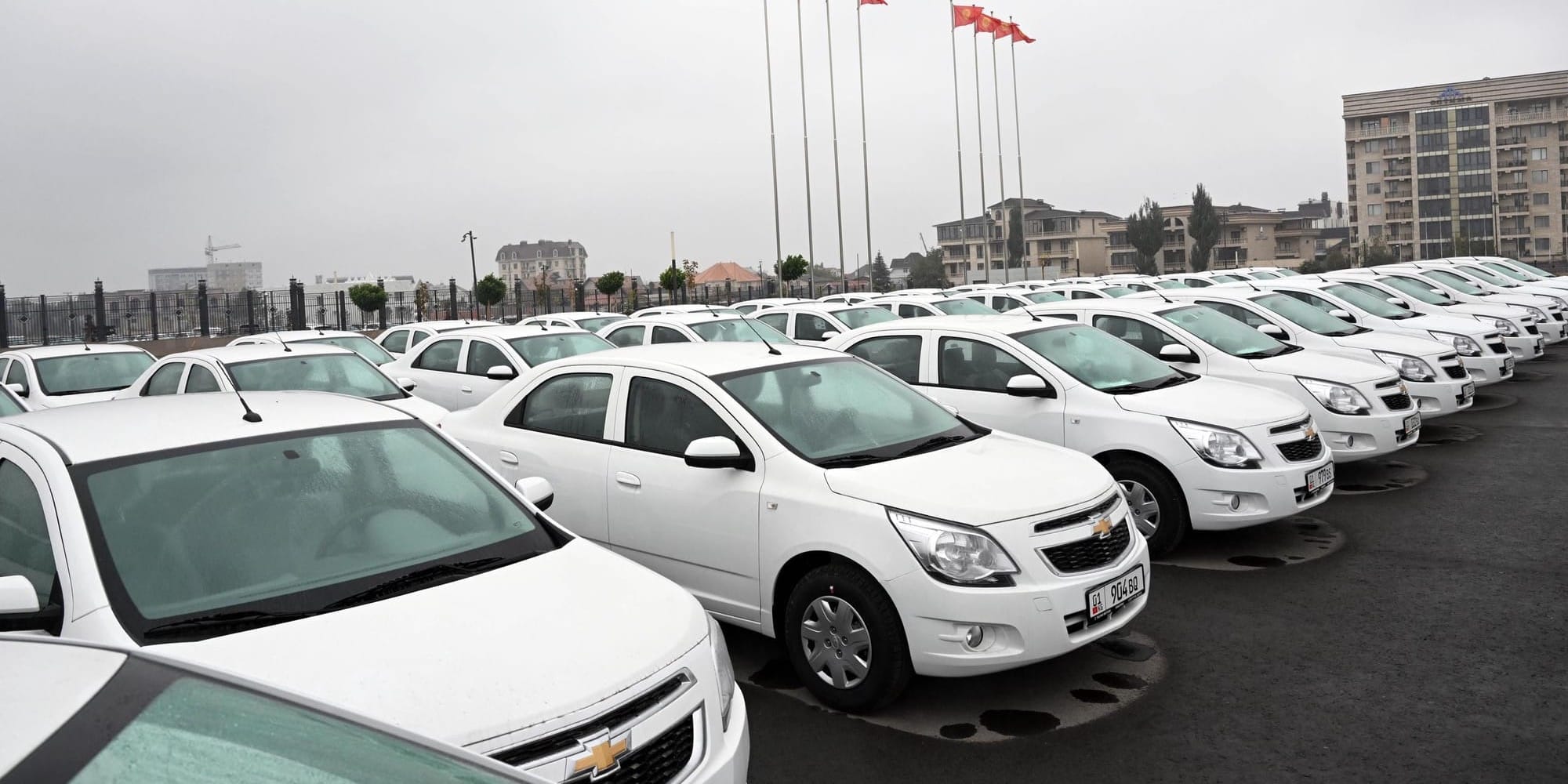 Касымалиев вручил Нацстаткому 50 Chevrolet Cobalt местной сборки