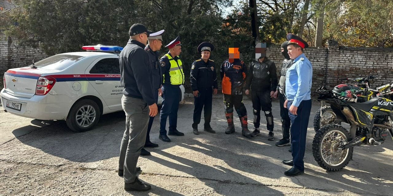 Минприроды оштрафовало двух мотоциклистов за езду по пастбищам