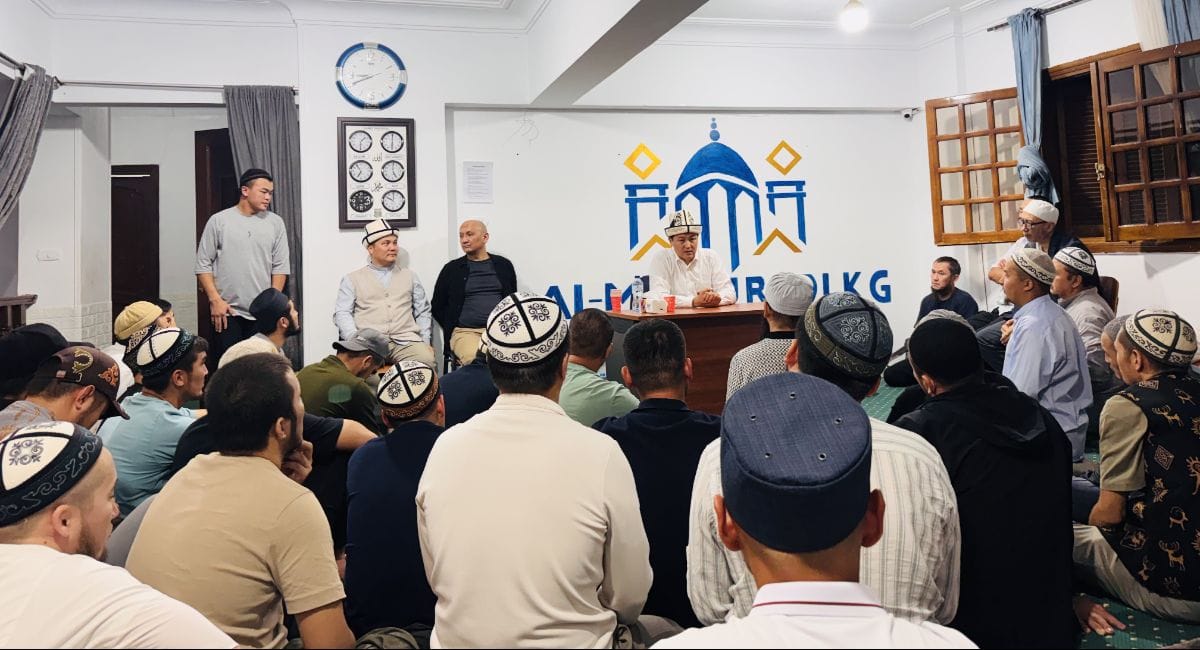 Встреча Улукбека Марипова с кыргызстанцами в Каире. Фото: МИД.