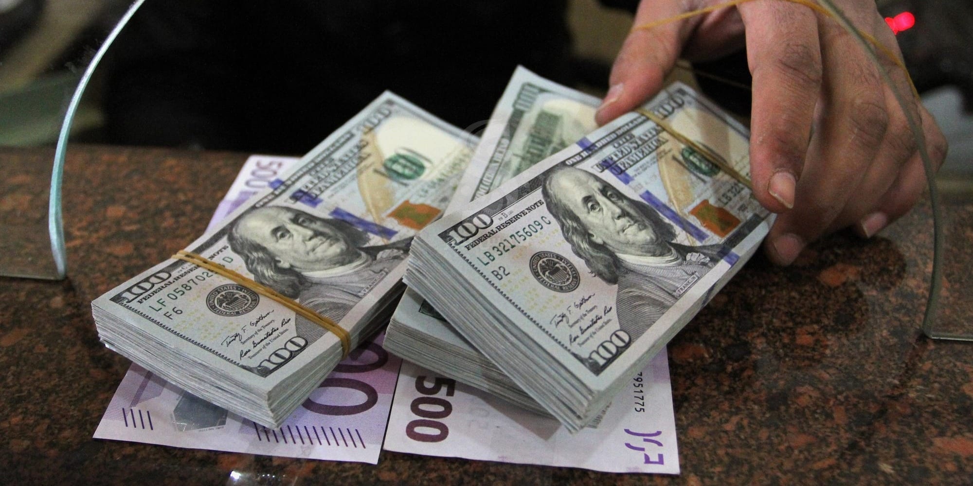 В Бишкеке три обменных бюро оштрафовали на 55 тысяч сомов каждое