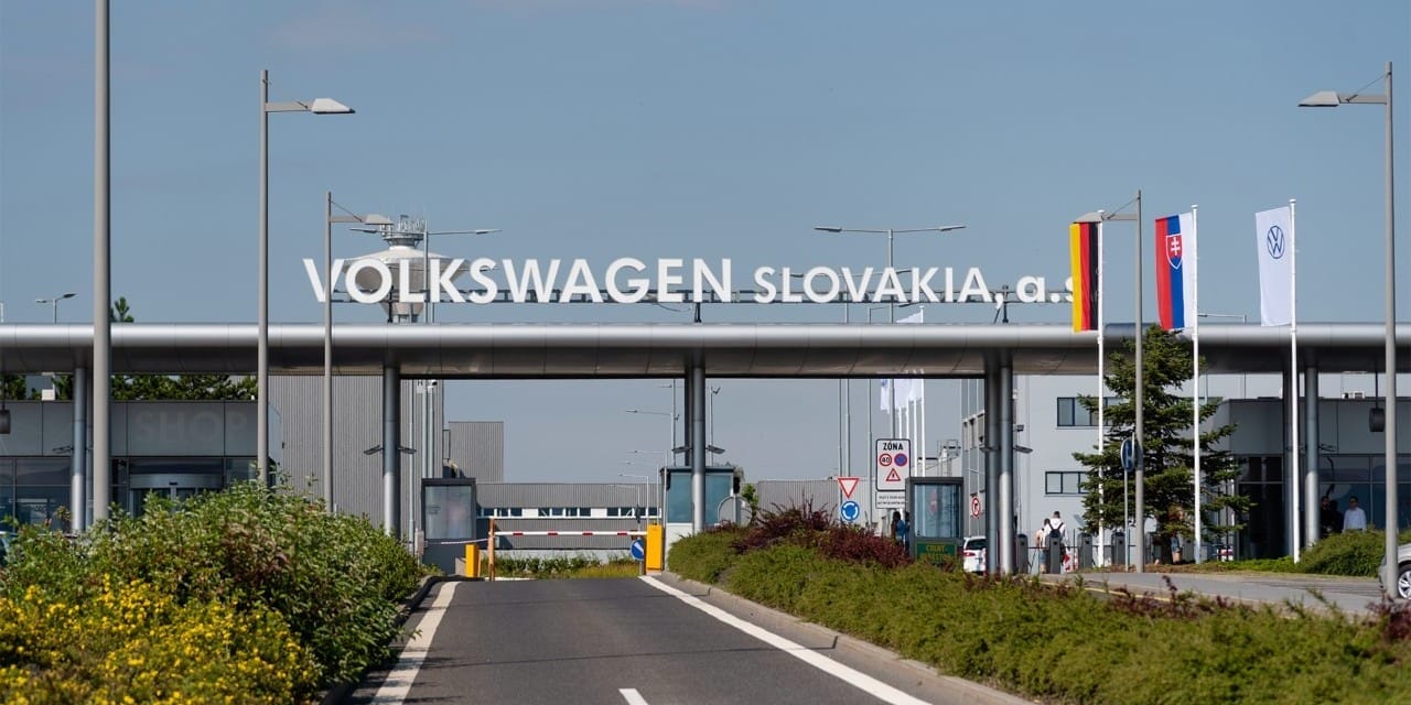 Центр трудоустройства граждан за рубежом объявил набор работников на завод Volkswagen в Словакии