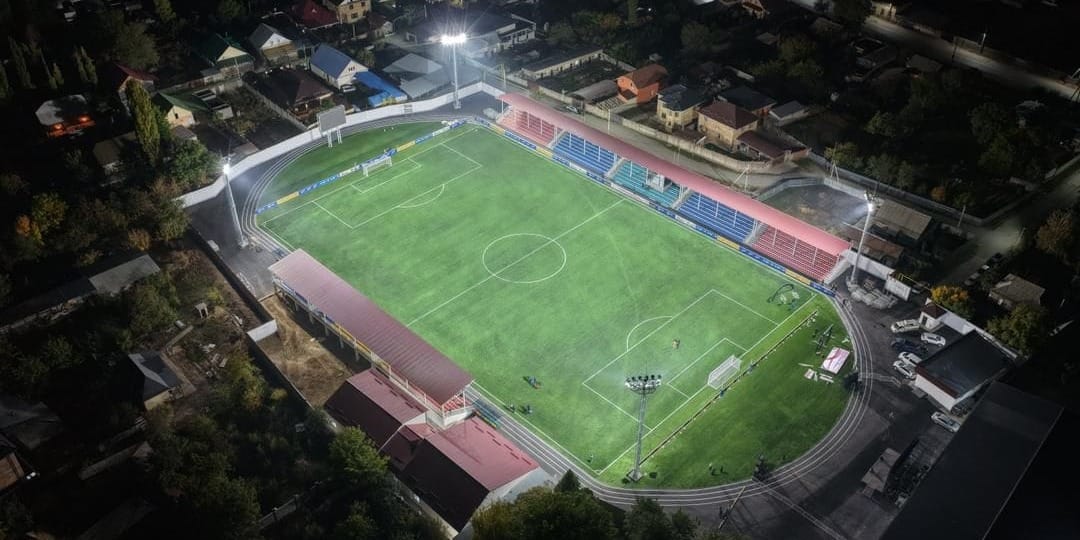 В Сокулуке открыли центральный стадион на 2.2 тысячи мест — ФОТО