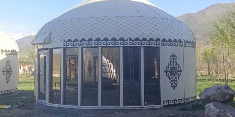 На сельхозземлях в Кемине строили зону отдыха без разрешений — застройщика оштрафовали на 200 тысяч