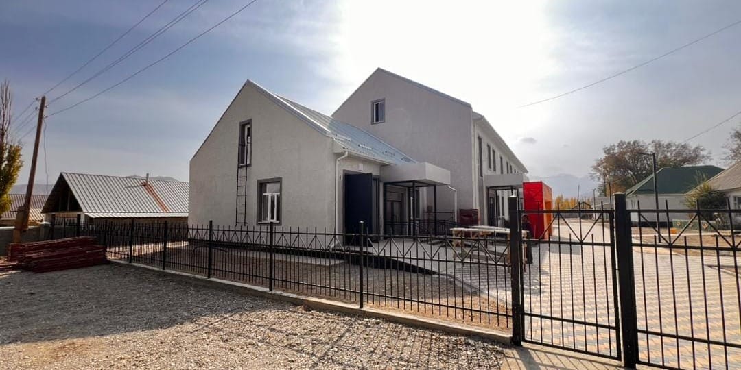 В Ак-Талинском районе построена новая больница за 65 млн сомов