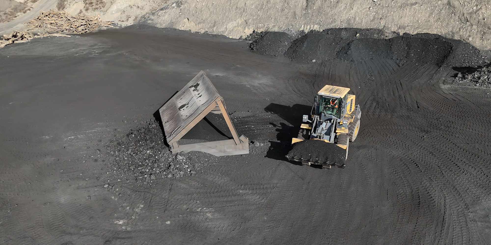 С начала 2025 года «Кыргызкомур» добыл почти 1 млн тонн угля