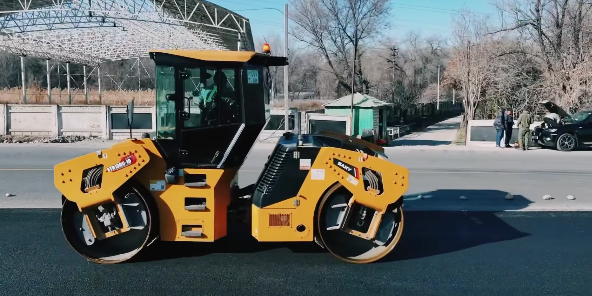 На участке дороги Лебединовка — ГЭС-5 уложен первый слой асфальта