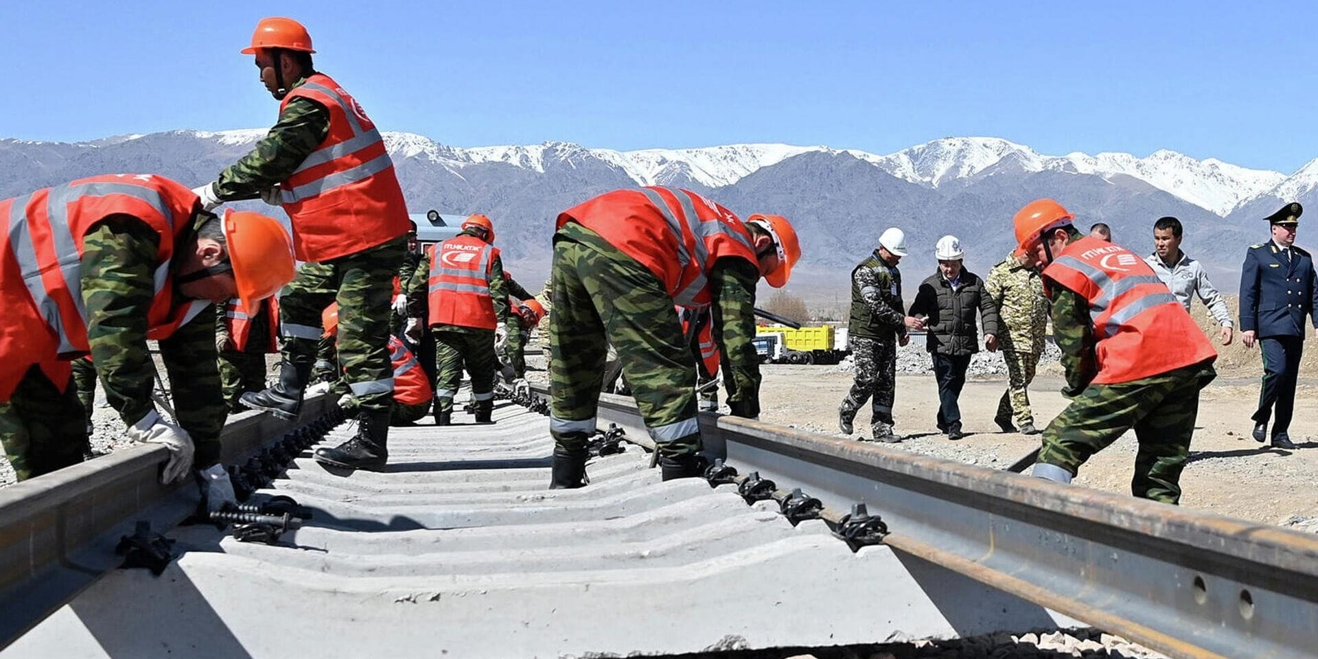 КР отменила госпошлины для иностранцев, занятых в проекте ж/д Китай–КР–Узбекистан
