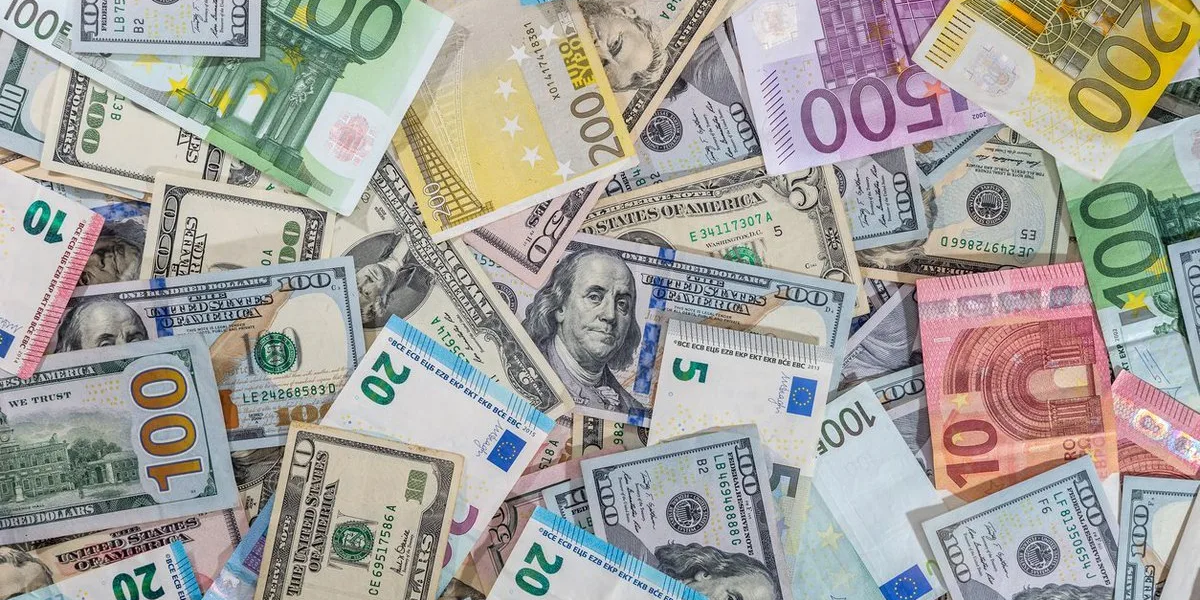 Курсы валют в Бишкеке утром 24 ноября: сколько стоят доллар, евро, рубль и тенге