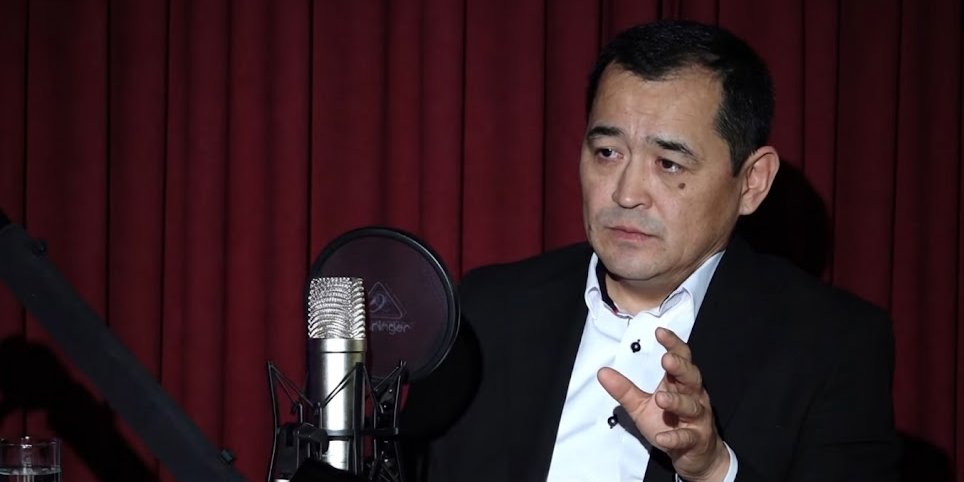 Эркин Чечейбаев предложил запретить рекламу лекарств и ограничить количество аптек в КР