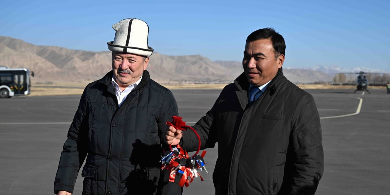 Нарыну передали 21 единицу транспорта — ключи вручил Касымалиев