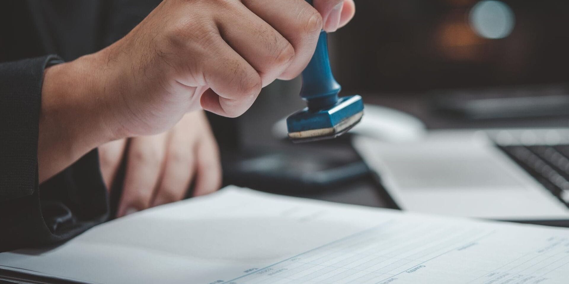 Госфиннадзор зарегистрировал выпуски ценных бумаг и выдал лицензии участникам рынка