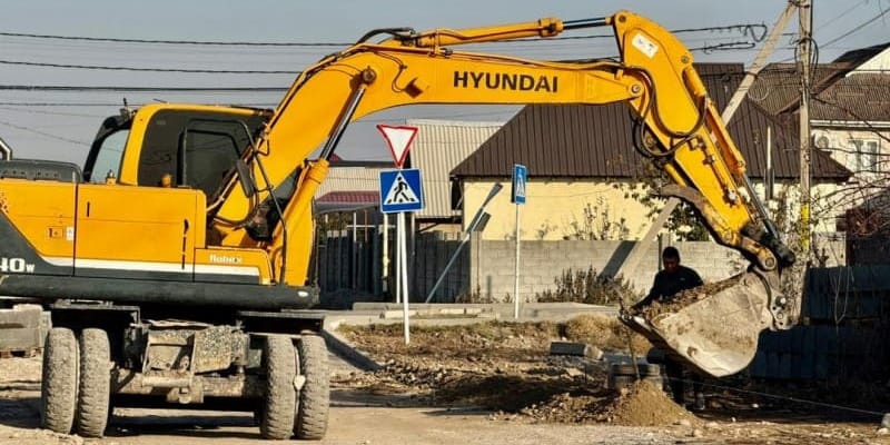 В жилом массиве «Ак-Ордо» продолжается капитальный ремонт улицы Чолпон