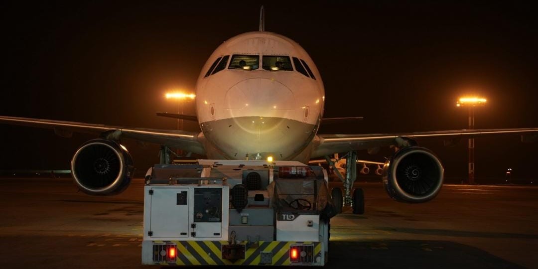 Кыргызстан запустил новую авиатрассу к Кашгару: что это значит для региона