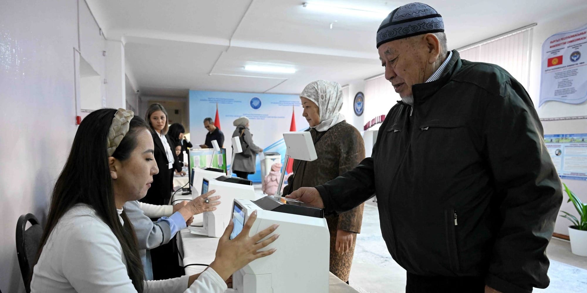 К 16:00 проголосовали более 1 млн избирателей: ЦИК назвал явку и лидирующие округа