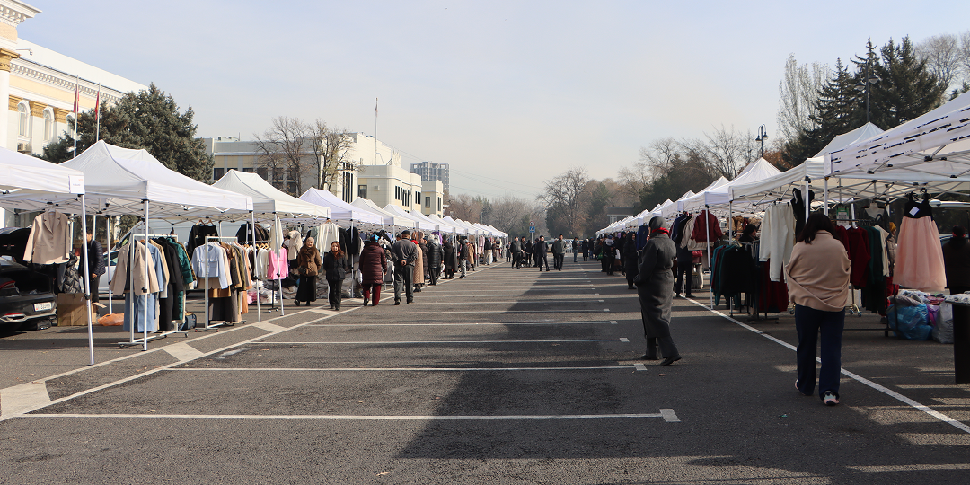 В Бишкеке проходит ярмарка отечественной швейной продукции