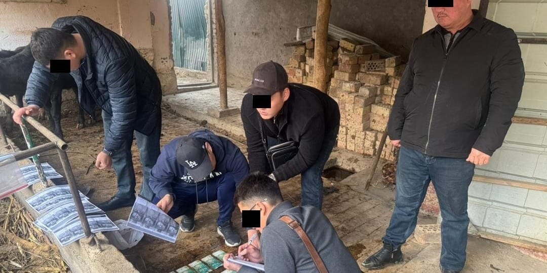 В Ошской области задержаны сотрудники МВД, подозреваемые в вымогательстве 300 тысяч сомов