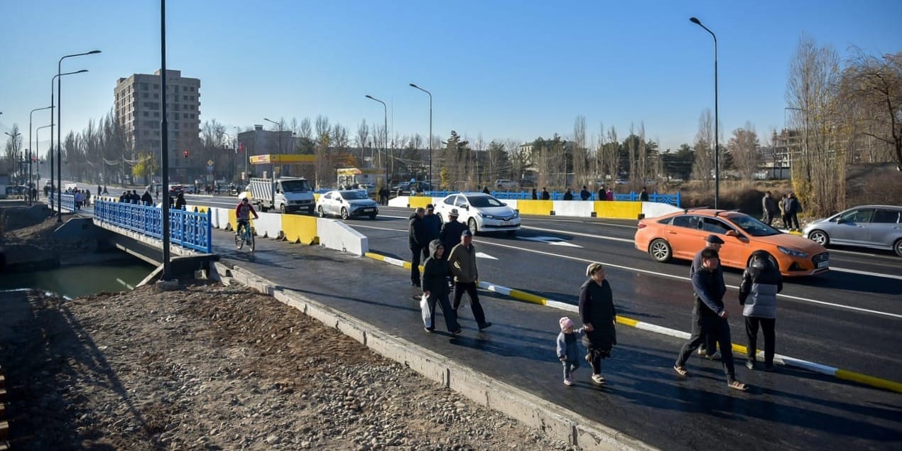 Мост на Ауэзова в Бишкеке сдали на месяц раньше срока: движение открыто