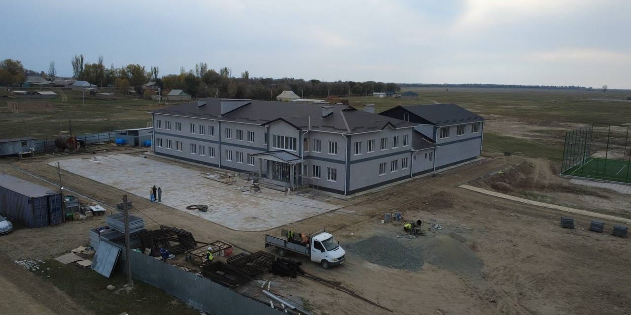 В селе Ынтымак завершается строительство новой школы за 100 млн сомов