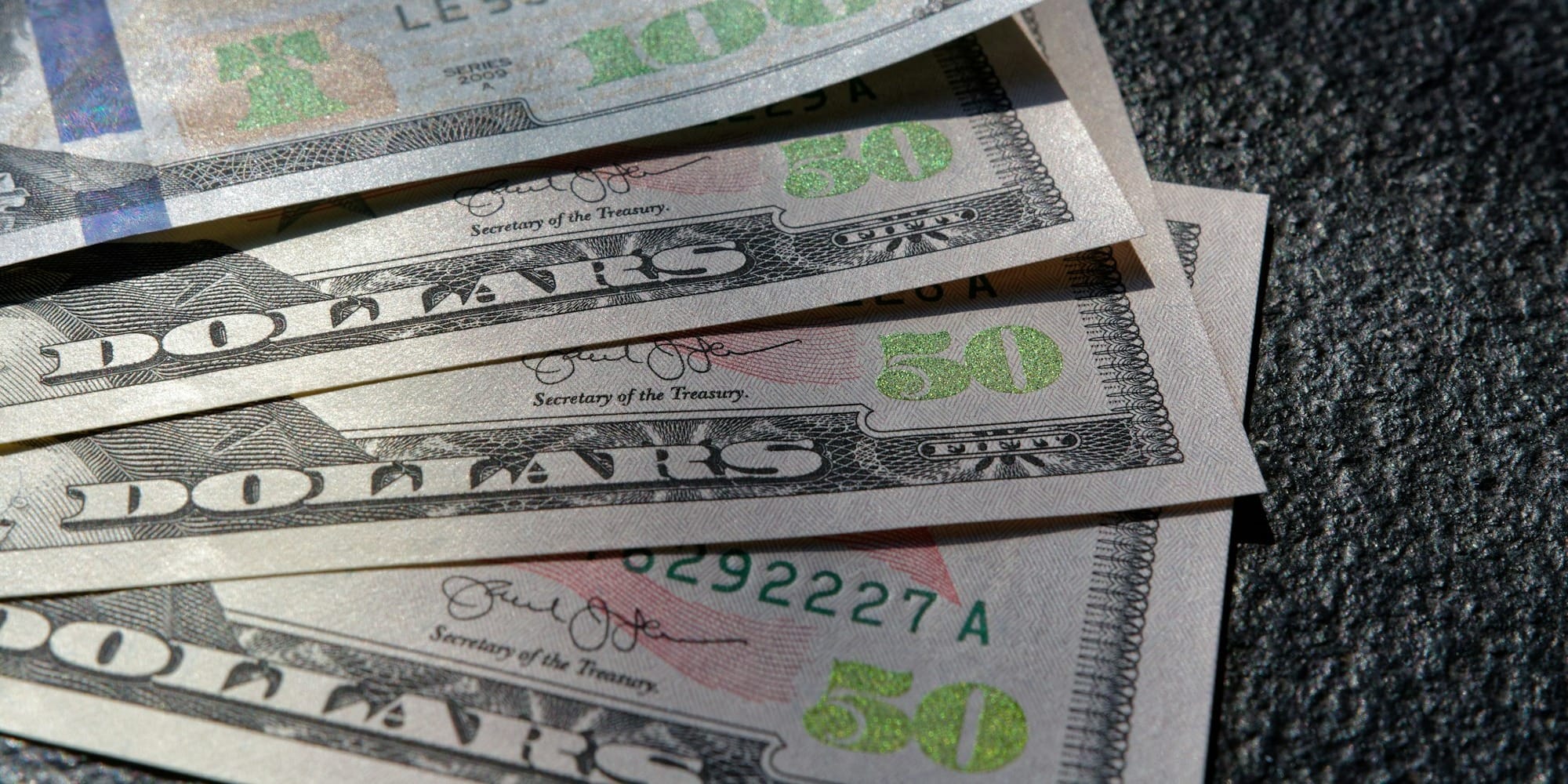 НБ КР вышел на рынок с крупнейшей интервенцией — продал почти $174 млн