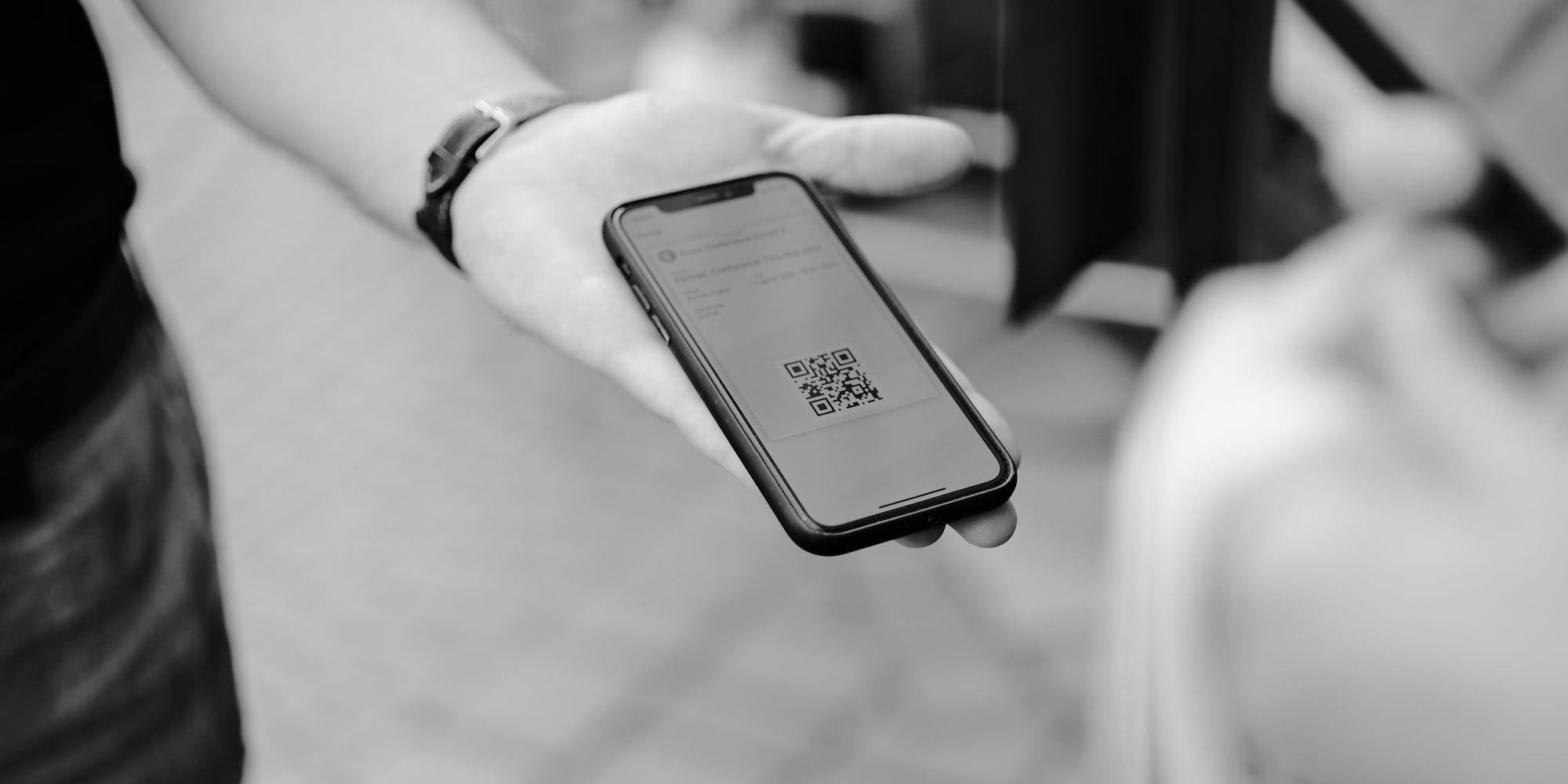 Новые штрафы за POS, ювелирку, чужие QR и нелегальный ввоз — детали законопроекта