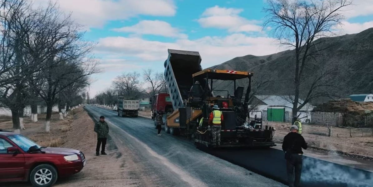 К аэропорту Нарына проложили 5.5 км нового асфальта