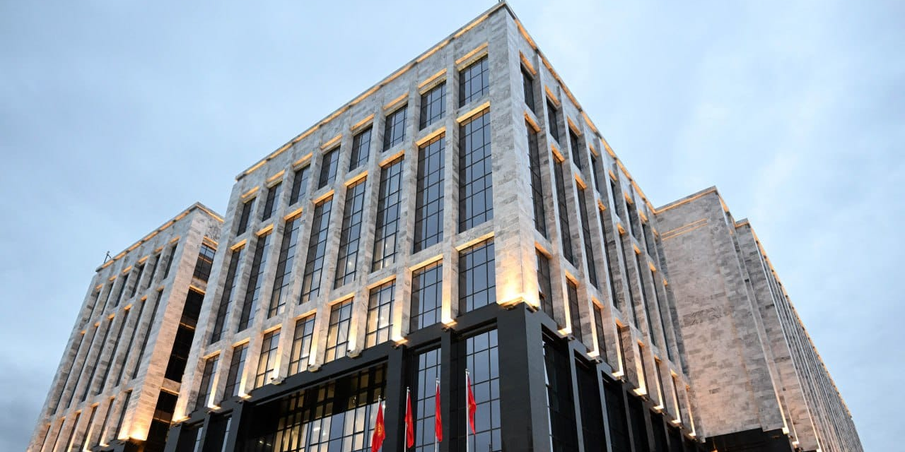 Садыр Жапаров назначил двух заместителей главы ГКНБ